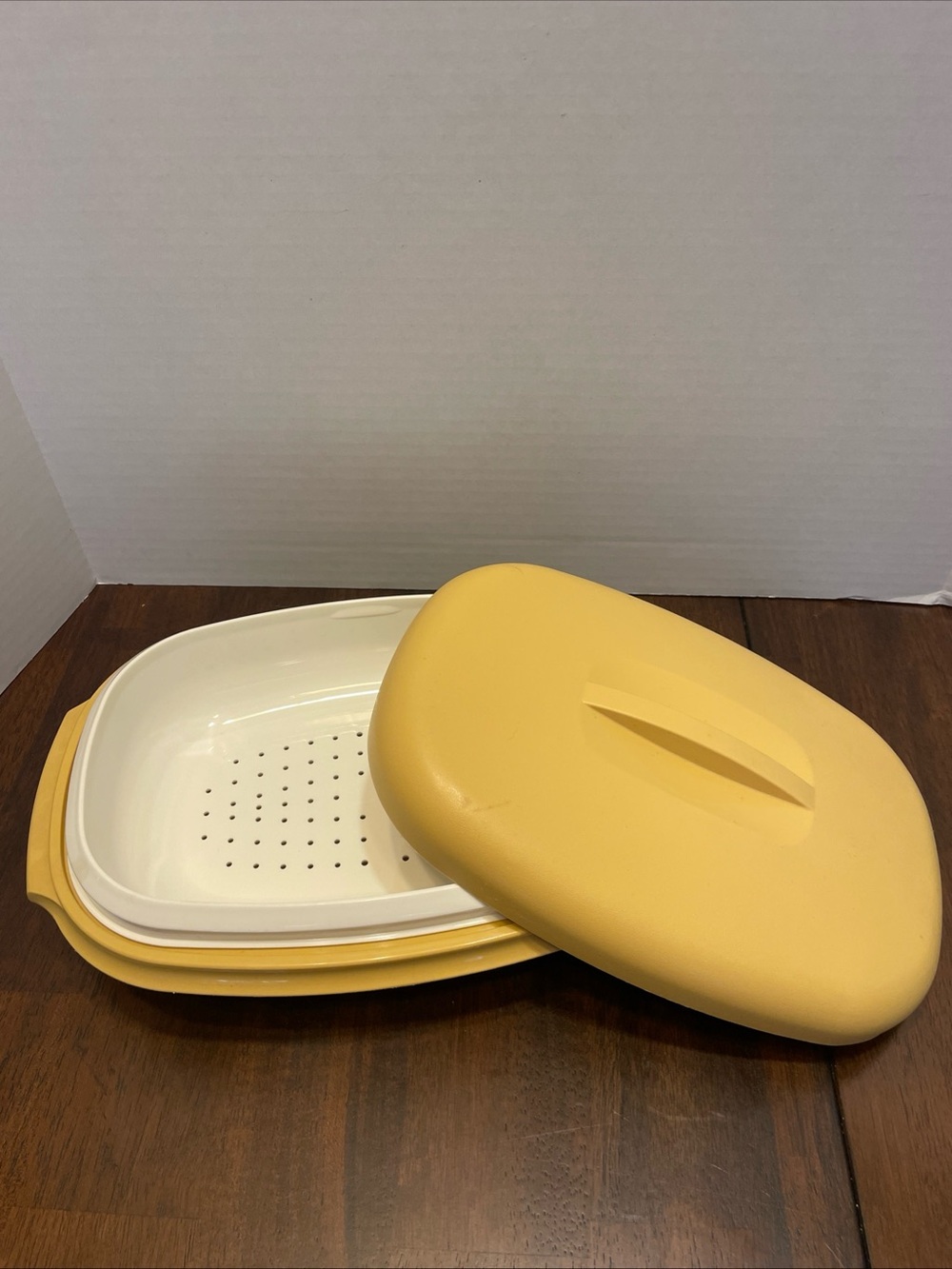 HARVEST GOLD TUPPERWARE 1273-4 3-Piece Steamer. Vegetables. Strainer. Multi-use